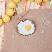 Набор для вышивания бисером брошь Яичница Klart